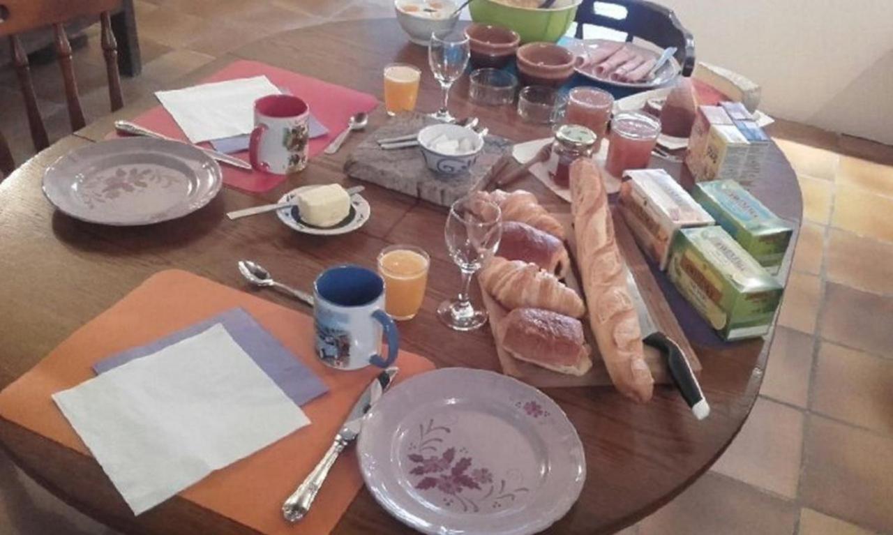 Ferienwohnung Aux Genets De Josephine Fournols Exterior foto